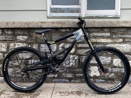 Commencal Supreme DH V2 specificaties